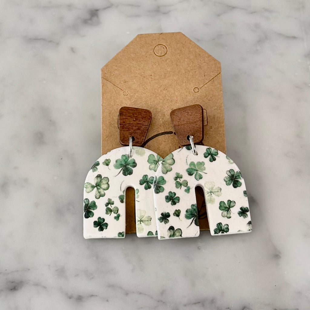 Clovers Large Rainbow Arch