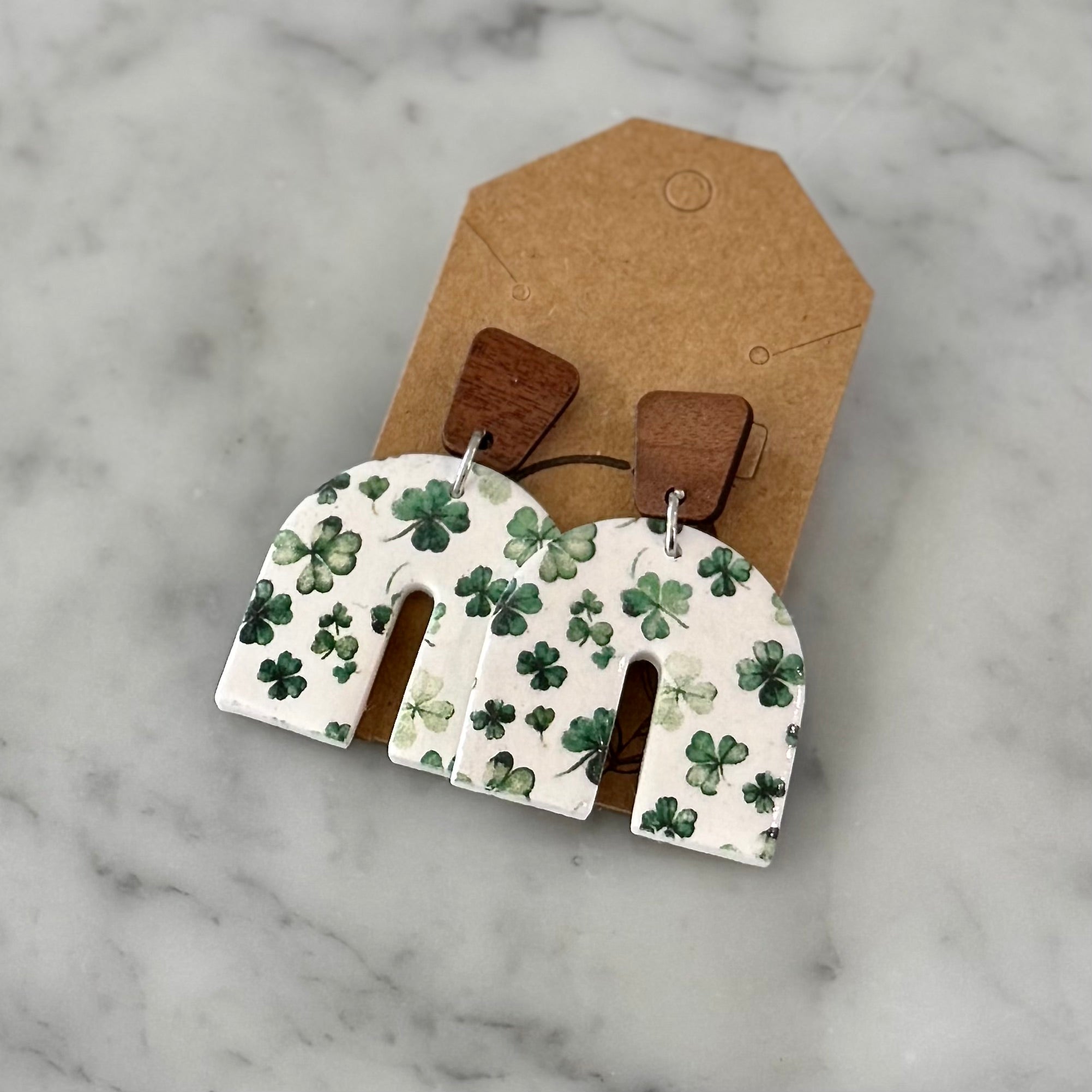 Clovers Large Rainbow Arch